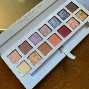 AHS Carli Bybel Palette